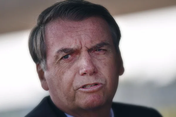 Bolsonaro critica prisão para fake news e compara pena à de homicídio