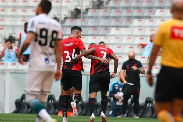 Athletico-PR encerra jejum e vence o clássico contra o Coritiba