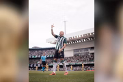 Atualmente, o zagueiro defende as cores do Coritiba, que disputa a Série B do Brasileirão