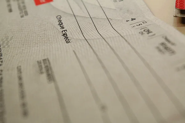 Governo impõe juro máximo de 8% ao mês para o cheque especial