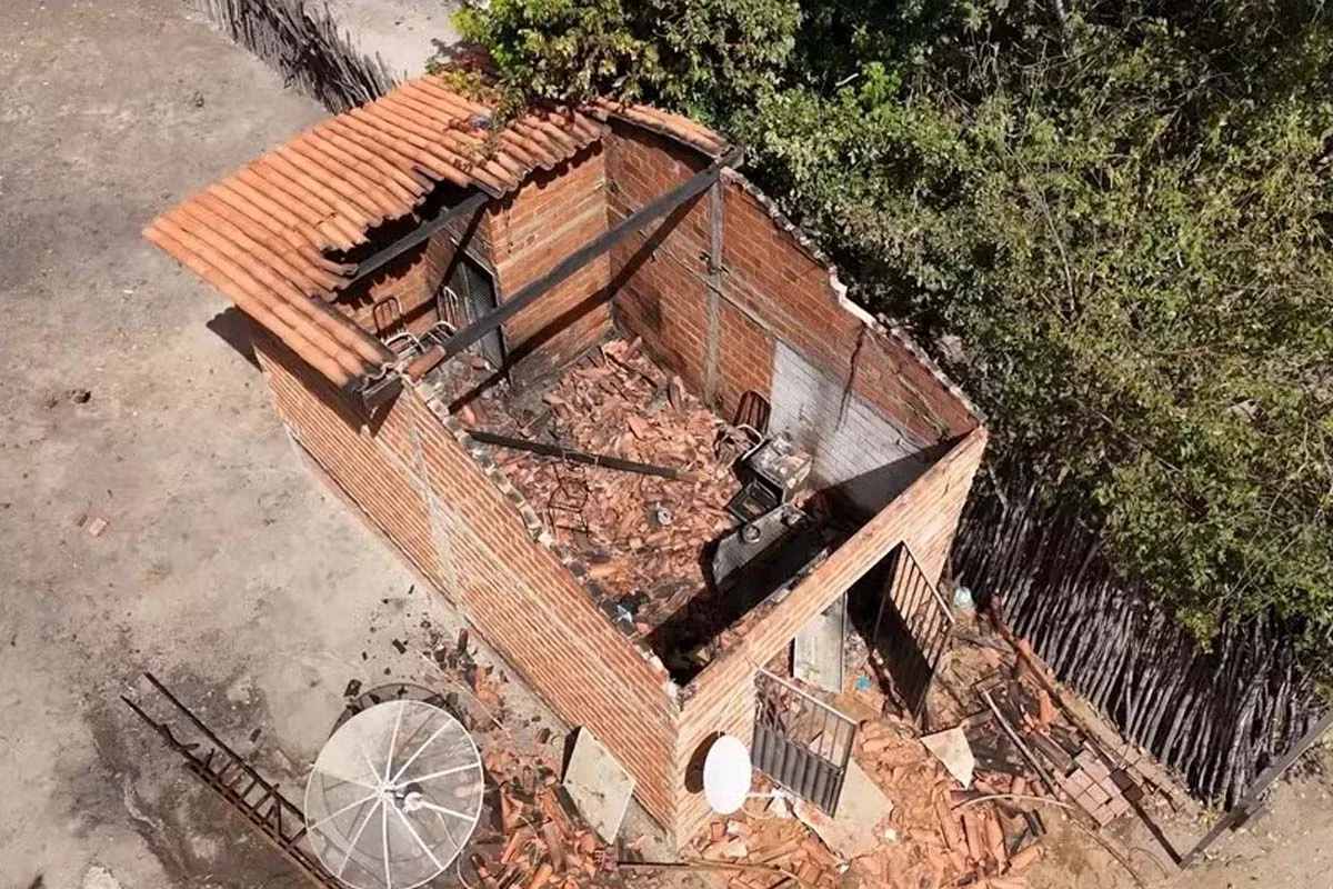 A casa de apenas 1 cômodo ficou destruída A casa de apenas 1 cômodo ficou destruída