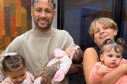 Neymar e os quatro filhos - Davi Lucca, Mavie, Helena e Mel