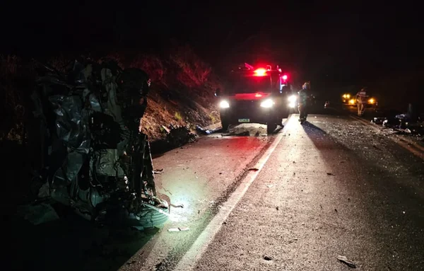 Acidente na BR-452 deixa ao menos 4 mortos e 16 feridos em MG
