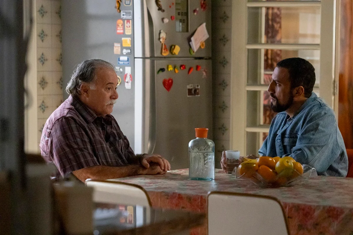 Joel e Otoniel (Tony Ramos) sentam-se para conversar Joel e Otoniel (Tony Ramos) sentam-se para conversar