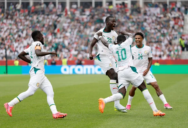 Senegal goleia Iraque, garante saldo e sonha com classificação na Copa