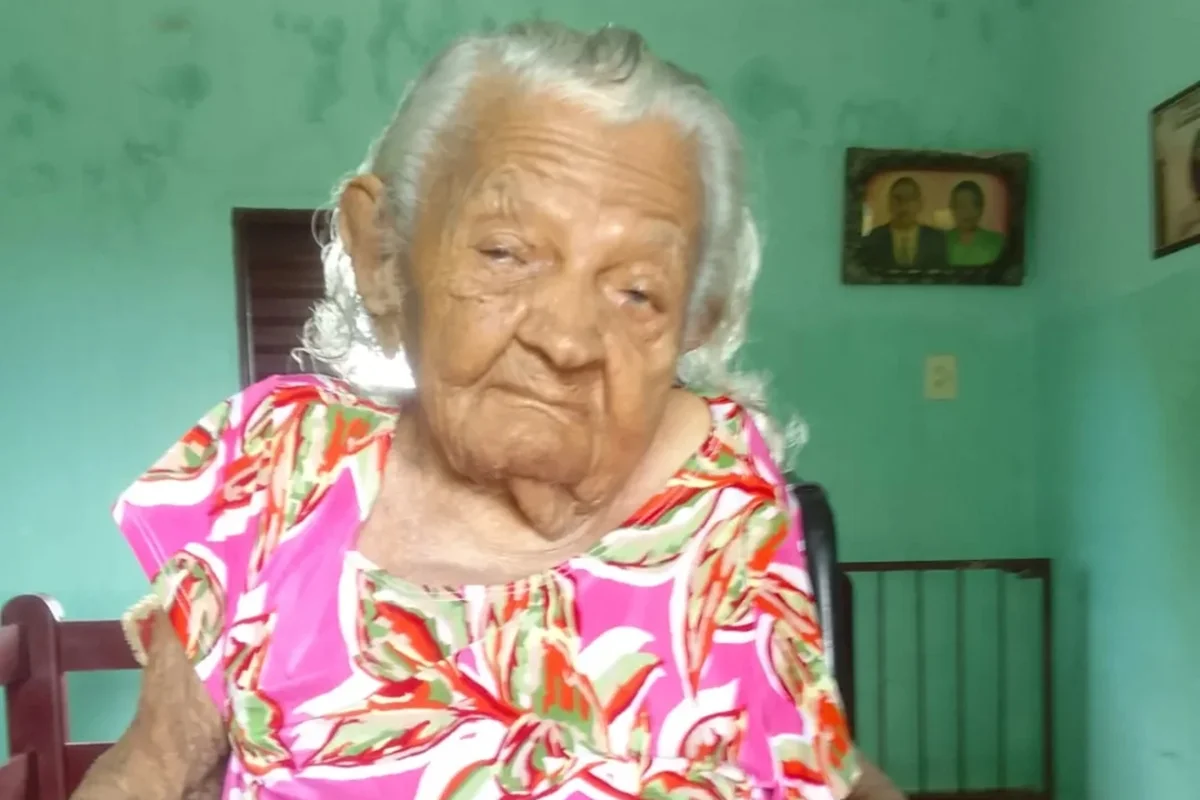 A centenária está com 121 anos A centenária está com 121 anos
