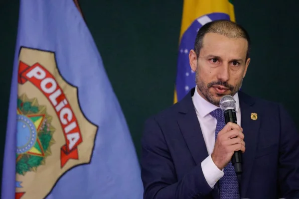 O diretor-executivo da Polícia Federal, William Marcel Murad, participa da abertura do curso de formação após o afastamento preventivo do diretor-geral Andrei Rodrigues, determinado pelo ministro André Mendonça.