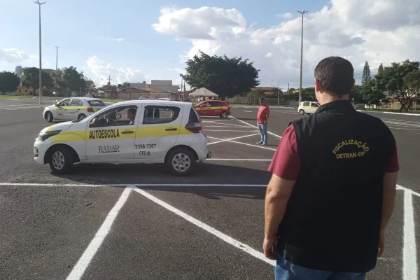 Equipe de fiscalização do Detran-DF