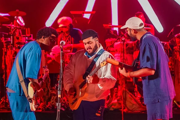 Gilsons avalia o sucesso da banda: “A gente faz música genuína”