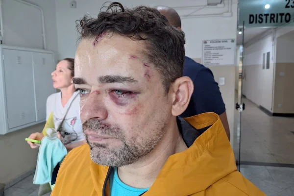 Imagem colorida mostra o vendedor ambulante Osvaldo de Souza - Metrópoles