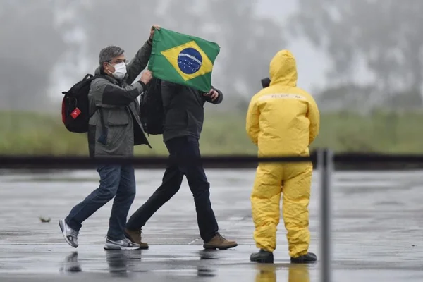 Repatriação de brasileiros fica 400 vezes maior na pandemia: “Situação de guerra”