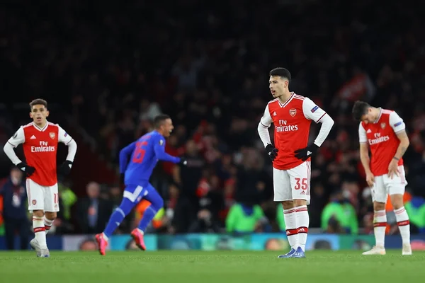 Manchester United avança na Liga Europa e Arsenal é eliminado