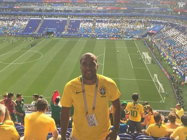 Escritor brasileiro é vítima de racismo em jogo contra o México