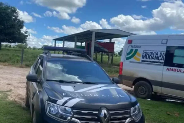 Imagem colorida de viatura em caso de homem morto por onça em Mato Grosso - Metrópoles