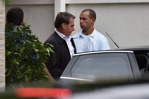 Bolsonaro faz visita a general Eduardo Villas Bôas