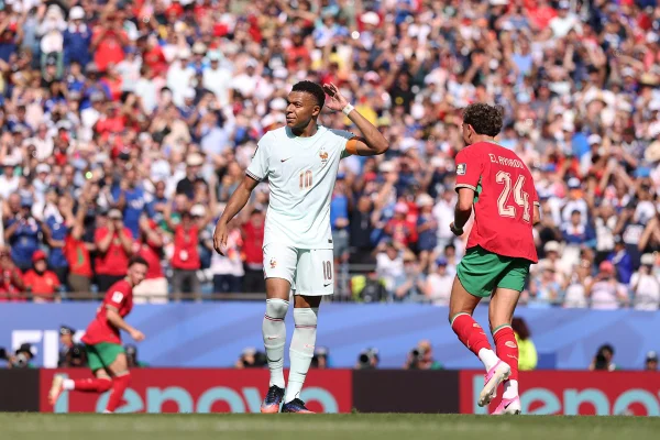 Mbappé erra cobrança e perde seu 1° pênalti em Copas do Mundo