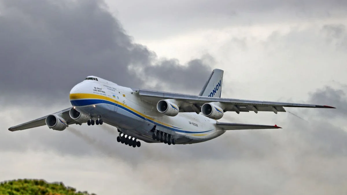 Antonov-AN-124.jpg