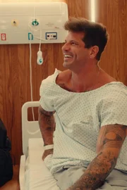 Fernando Fernandes passou por transplante capilar.