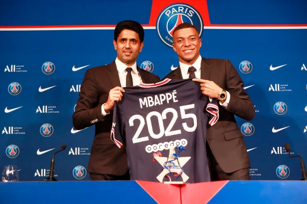 Kylian Mbappé renova o contrato com o PSG