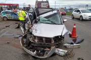 Homem rouba carro, atropela ciclista e bate em ônibus na BR-040 - imagem 2
