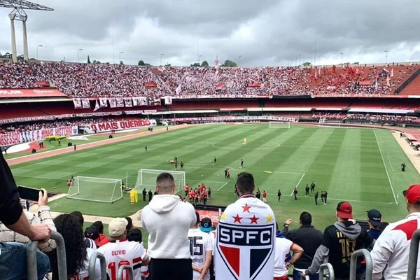São Paulo reúne mais de 21 mil pessoas em treino