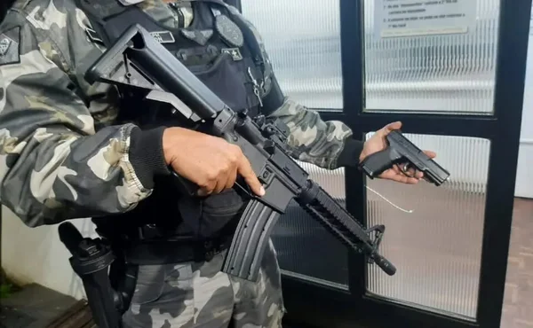 Suspeitos de amarrar vítimas em assalto são presos horas após crime