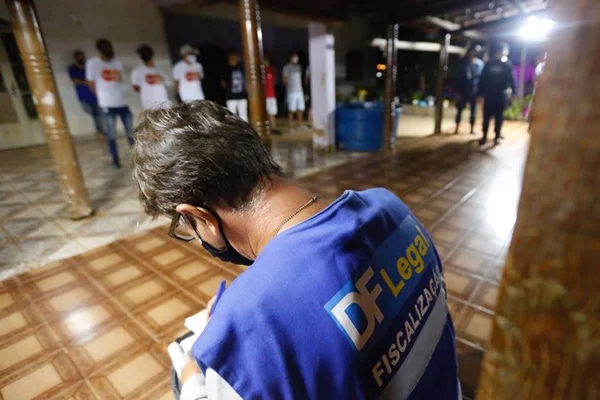 DF Legal e PM interditam eventos e comércios durante o lockdown