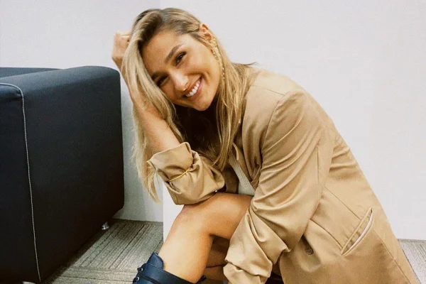 Sasha Meneghel sorrindo