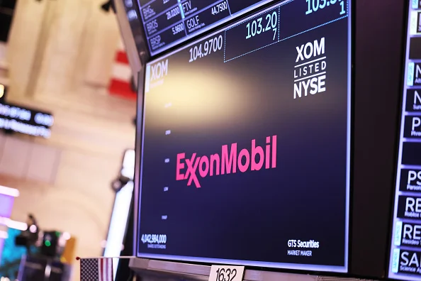Imagem colorida da Exxon Mobil