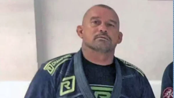 Imagem colorida do professor de artes marciais Marcio de Oliveira Barreto - Metrópoles