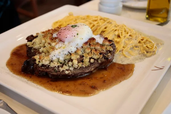 ‘A Mano faz releituras de receitas clássicas, como carbonara e polenta