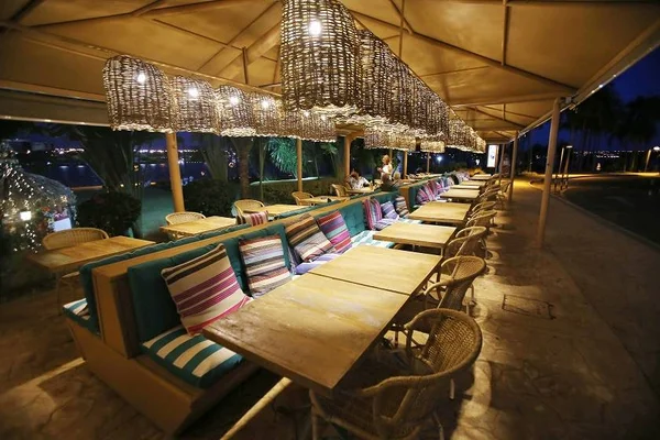 Sallva inaugura anexo com comidinhas e drinques para a happy hour