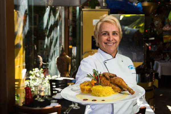 Réveillon das Cores terá menu assinado pela chef Mara Alcamim