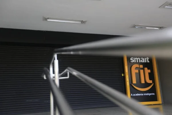 Portas fechadas na Na Smart Fit da 206 Norte por causa do coronavírus