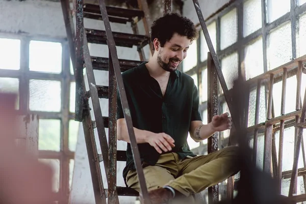 Cantor e compositor carioca, Cícero faz show intimista em Brasília