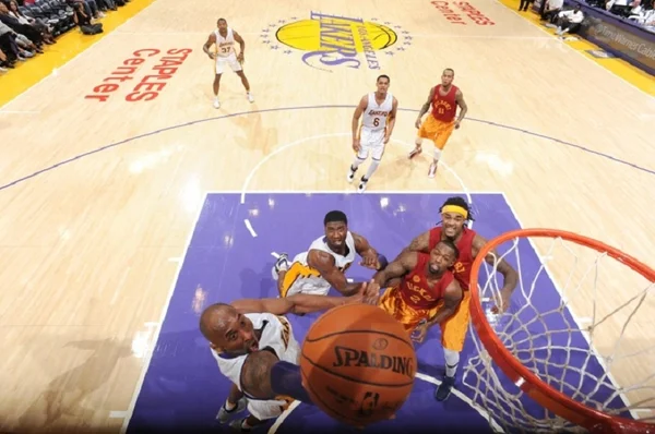 Após anúncio da aposentadoria de Kobe, Lakers perde para o Pacers na NBA