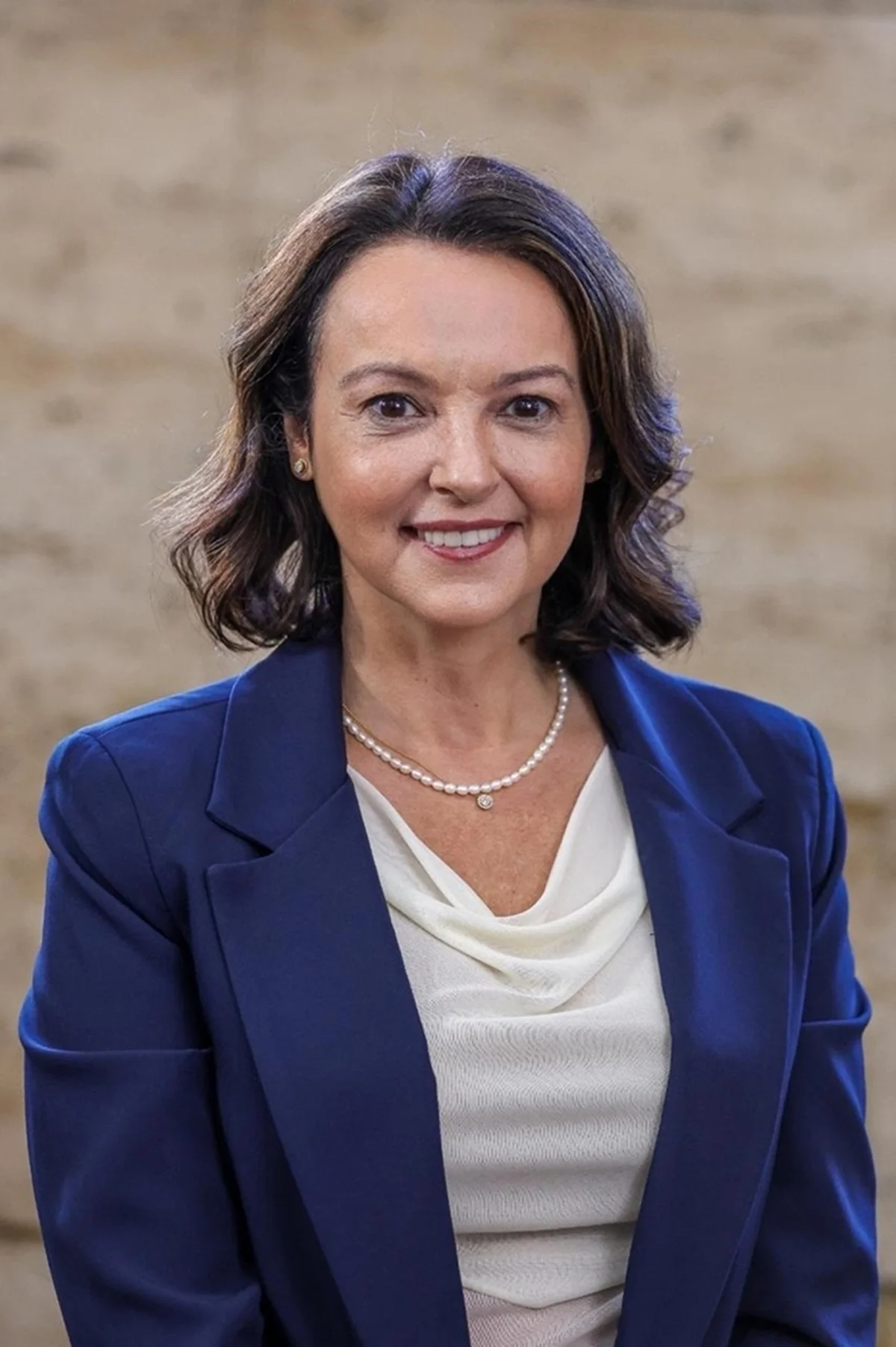 Alessandra Andrade iniciou sua carreira aos 18 anos na Associação Comercial de São
Paulo e hoje é diretora-presidente da São Paulo Negócios Alessandra Andrade iniciou sua carreira aos 18 anos na Associação Comercial de São
Paulo e hoje é diretora-presidente da São Paulo Negócios