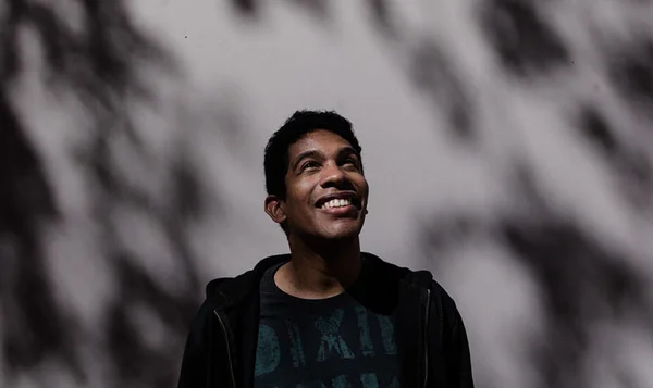Morador do DF vira best seller em Portugal sem sair do Brasil