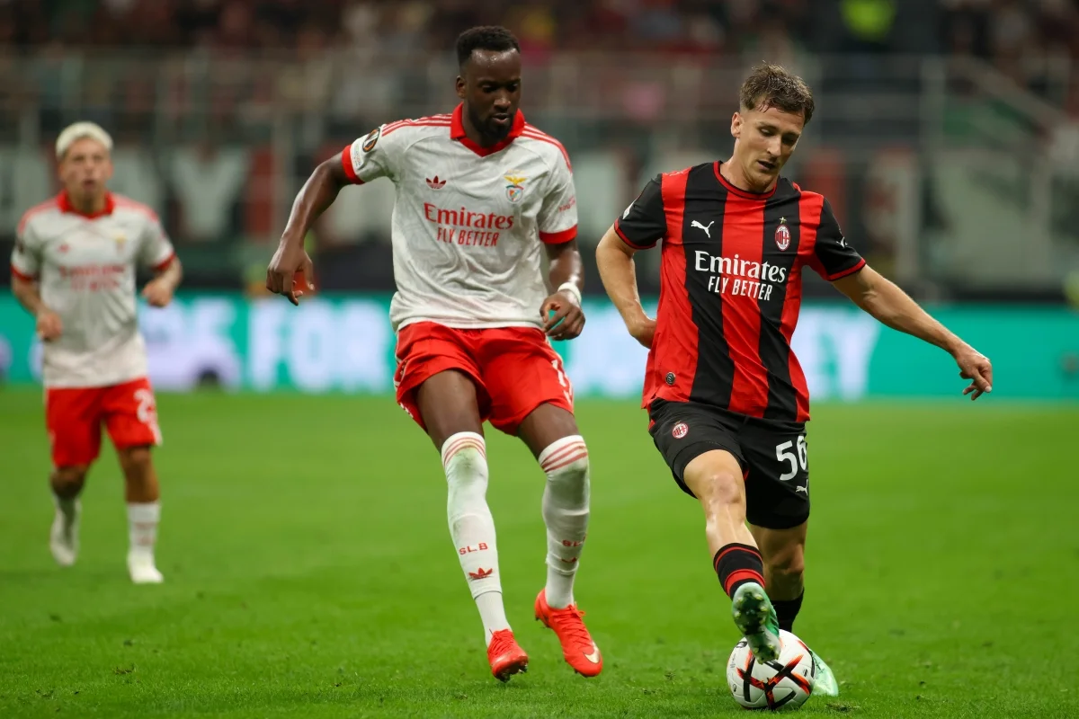 Milan e Benfica se enfrentaram pela Liga Europa Milan e Benfica se enfrentaram pela Liga Europa