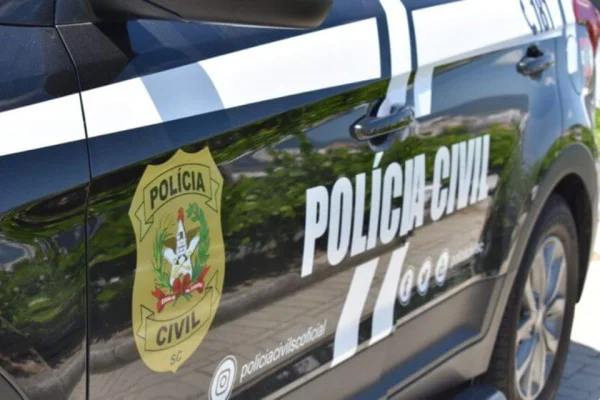 Imagem mostra carro da Polícia Civil de Santa Catarina - Metrópoles