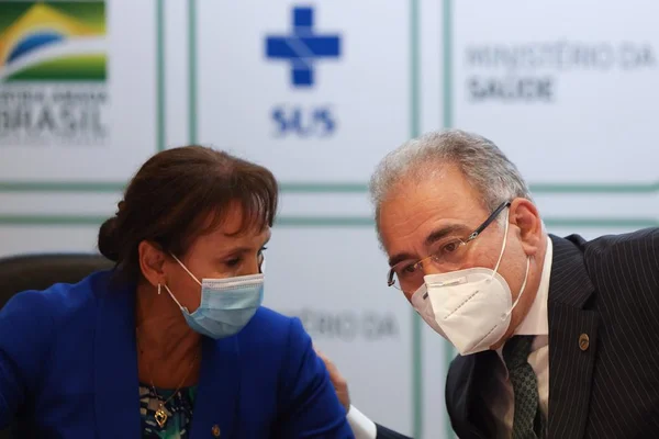Representante da Organização Pan-Americana da Saúde (OPAS) no Brasil, Socorro Gross e o ministro Marcerlo Queiroga