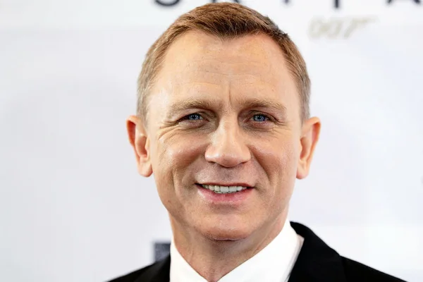 Daniel Craig diz que prefere frequentar bares gays e revela motivo inusitado