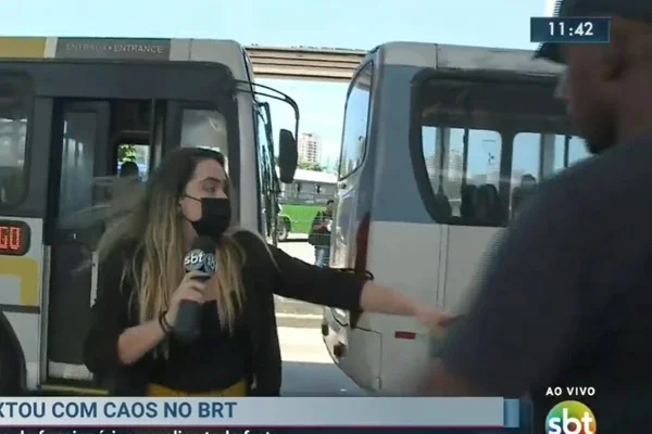 Repórter intimidada ao vivo no SBT Rio