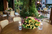 Arranjos com belíssimas  flores amarelas 