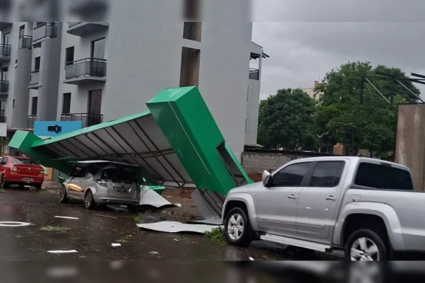 Fotos: ciclone destruiu casas, derrubou árvores e inundou ruas em SC