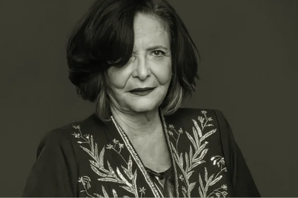 Imagem em preto e branco de Heloisa Teixeira da Academia Brasileira de Letras
