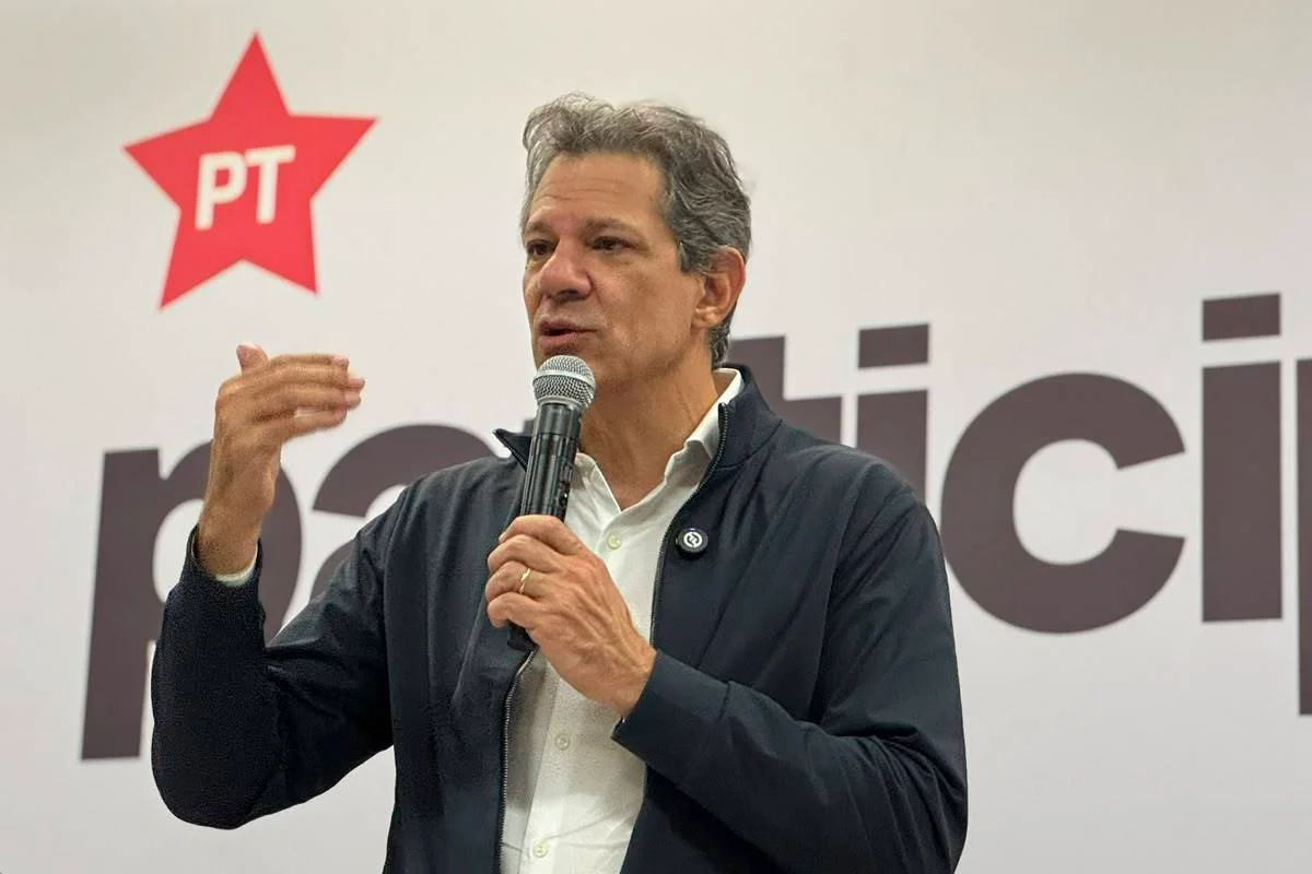 Com Lula, PT oficializa candidatura de Haddad ao governo de SP
