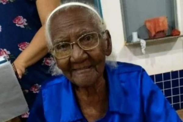 Idosa de 104 anos começa a estudar para ler a Bíblia