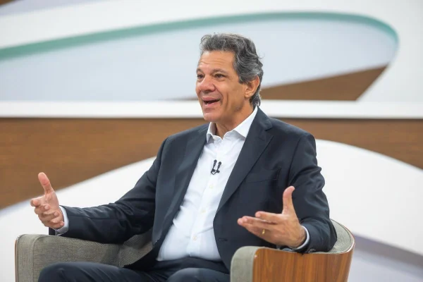 Lula, Flávio e PCC: Haddad nacionaliza debate em sabatina do Roda Viva - destaque galeria
