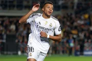Com o hat-trick, Mbappé chegou ao seu gol de número 60 e igualou Van Nistelrooy como o sexto maior artilheiro da Champions